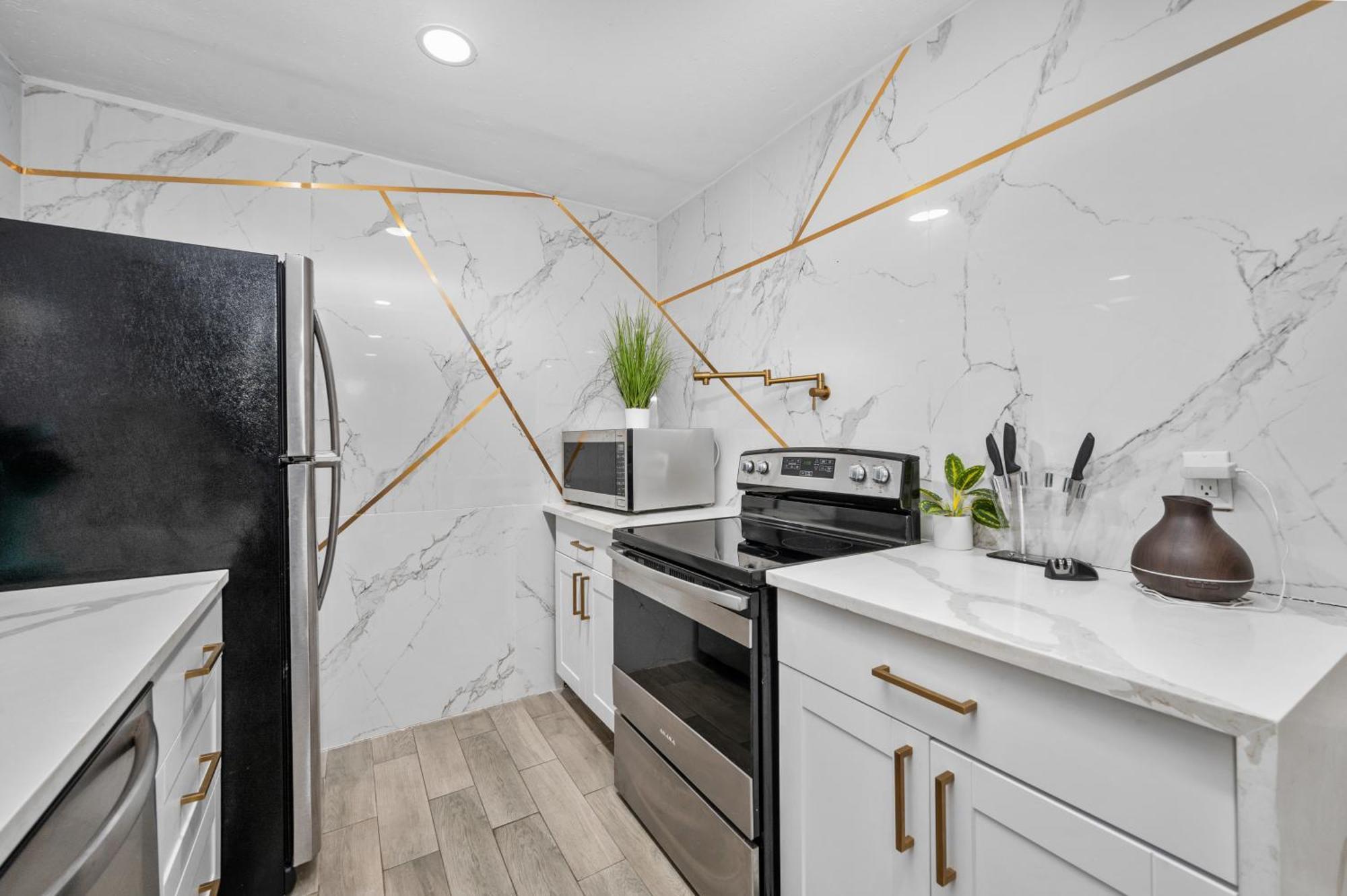 Spacious Galleria Apartment With Free Park Хьюстон Экстерьер фото