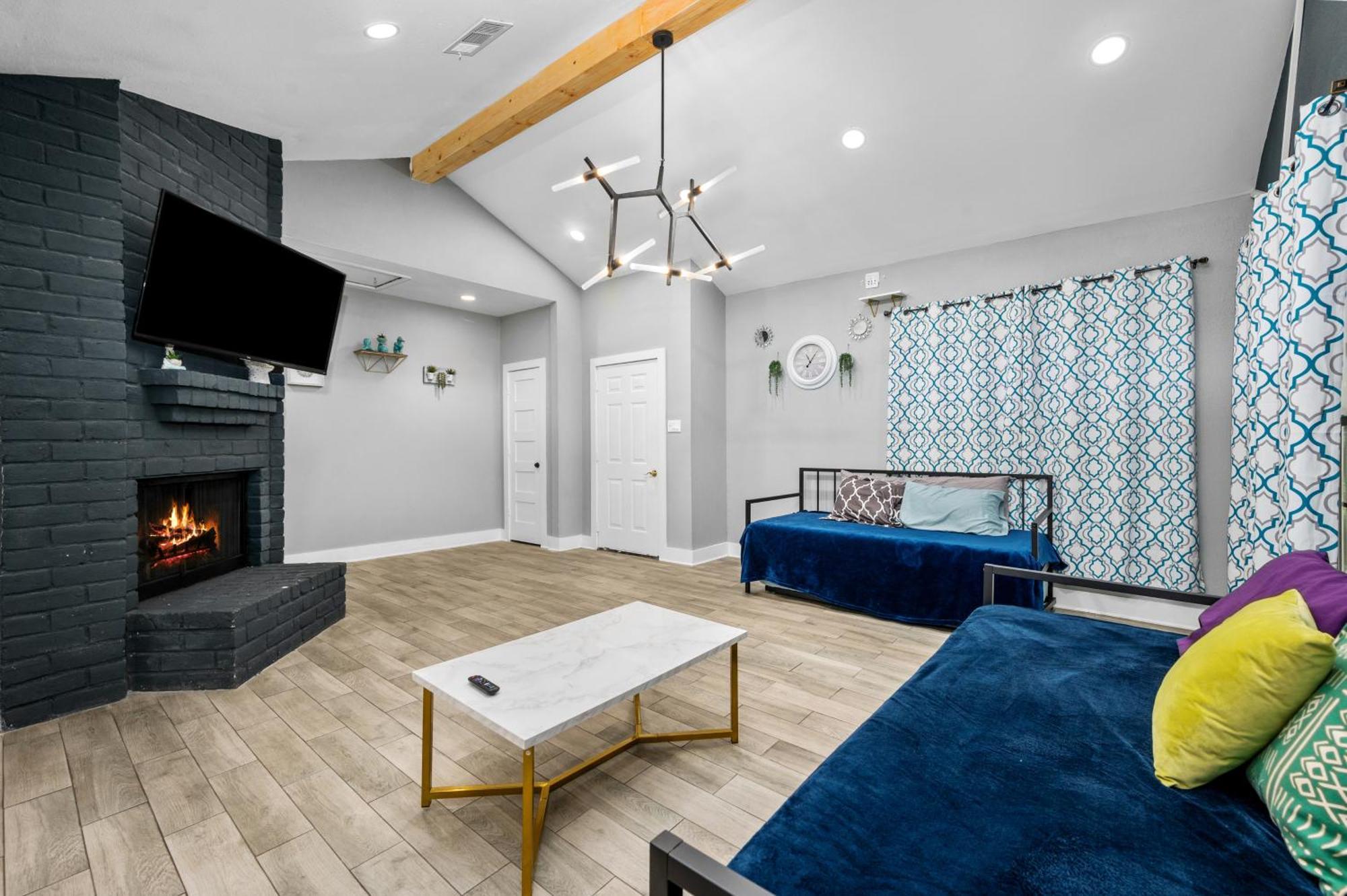 Spacious Galleria Apartment With Free Park Хьюстон Экстерьер фото